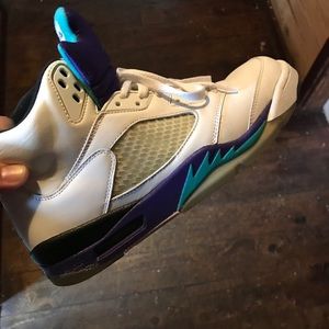 2006 Air Jordan 5 “Grapes” great condition
